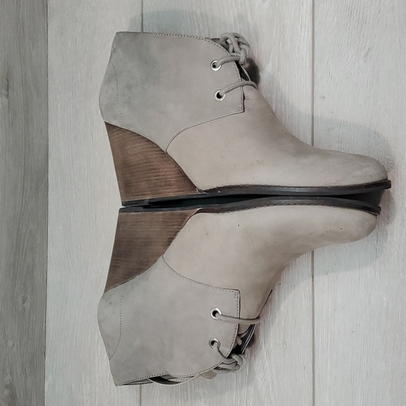 Cole Haan Womens Ankle Leather Wedge Heels Lace Up Boots shoes sz 11B - Picture 7 of 11